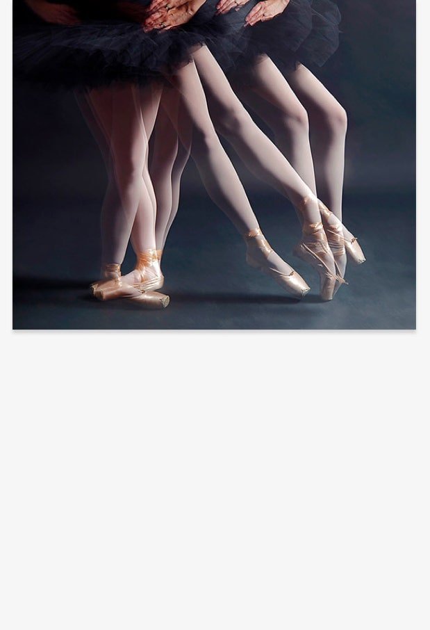 Multiflash studio photo of a ballerina by Joscelyn Abreu.